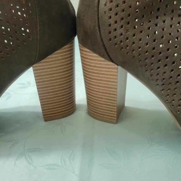 Report Women's Olive Green Lace Up Heels Size 7.5 - Picture 4 of 9